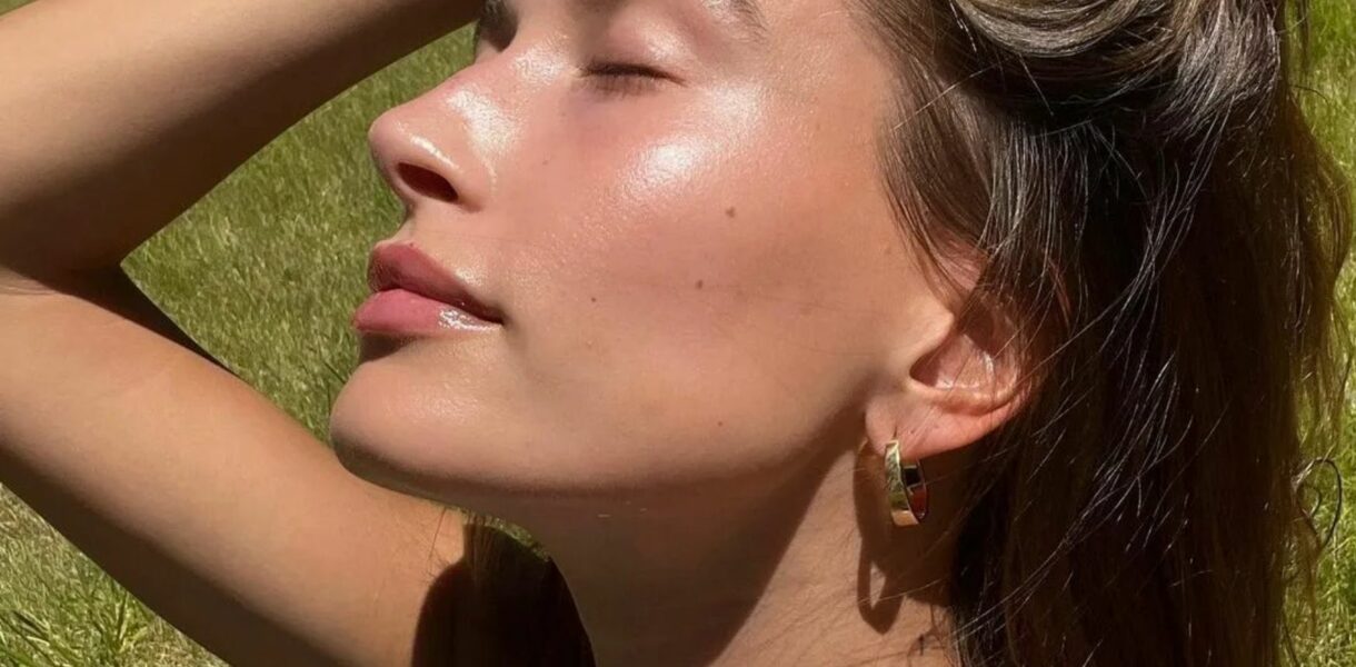 glazed skin de Hailey Bieber