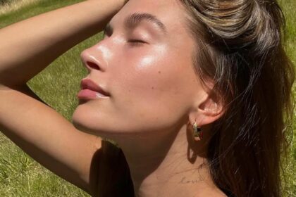 glazed skin de Hailey Bieber