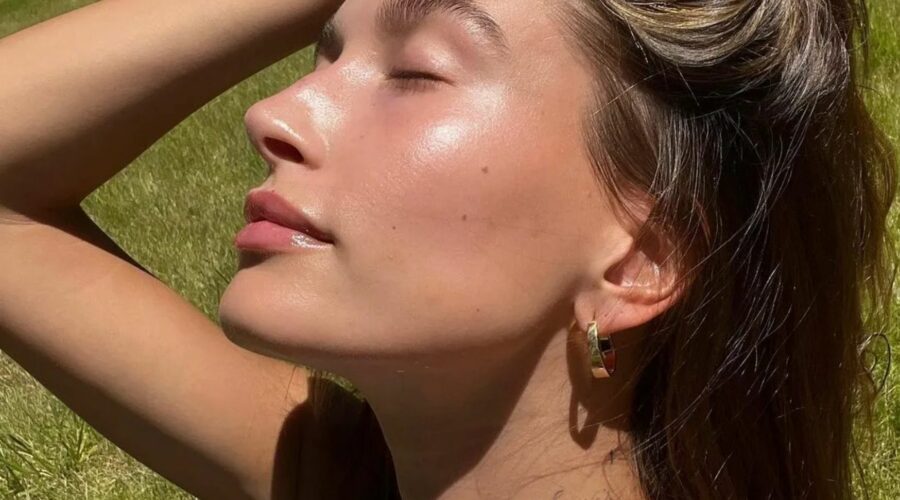 glazed skin de Hailey Bieber